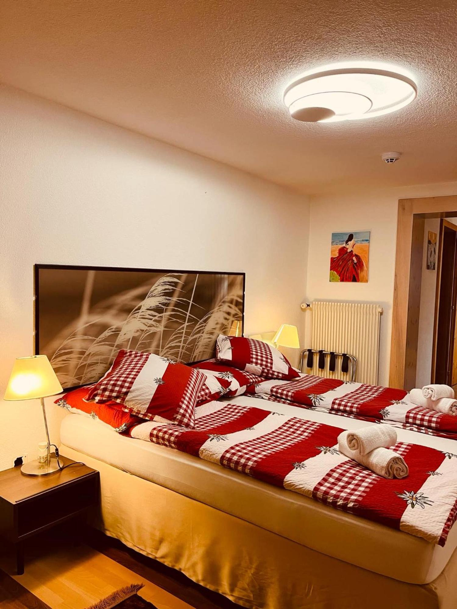 Hotel Rhoneblick Guttet-Feschel エクステリア 写真