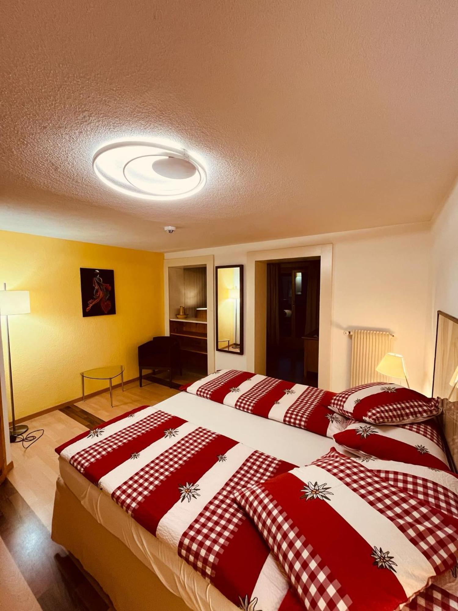 Hotel Rhoneblick Guttet-Feschel エクステリア 写真